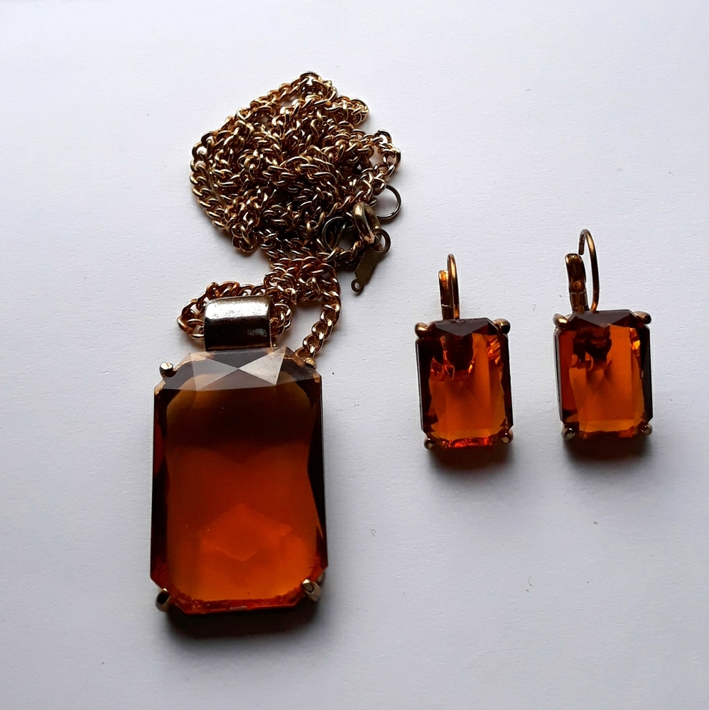 Gold Earring And Necklace Matching Set